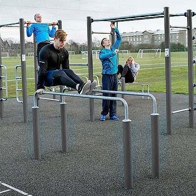 Kompan Outdoor-Fitnessgerät „Barren“ Ansicht 4