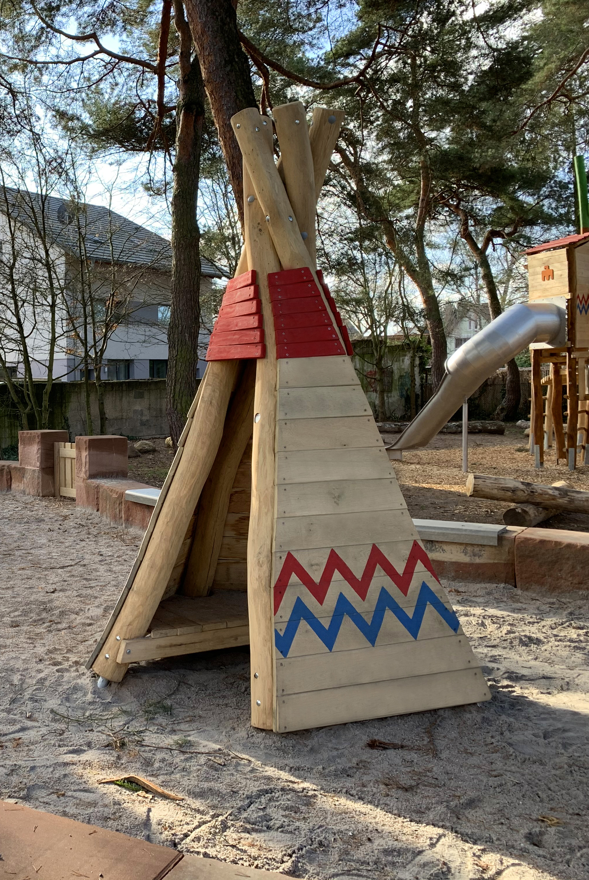 Tipi Apache mit Stammeszeichen