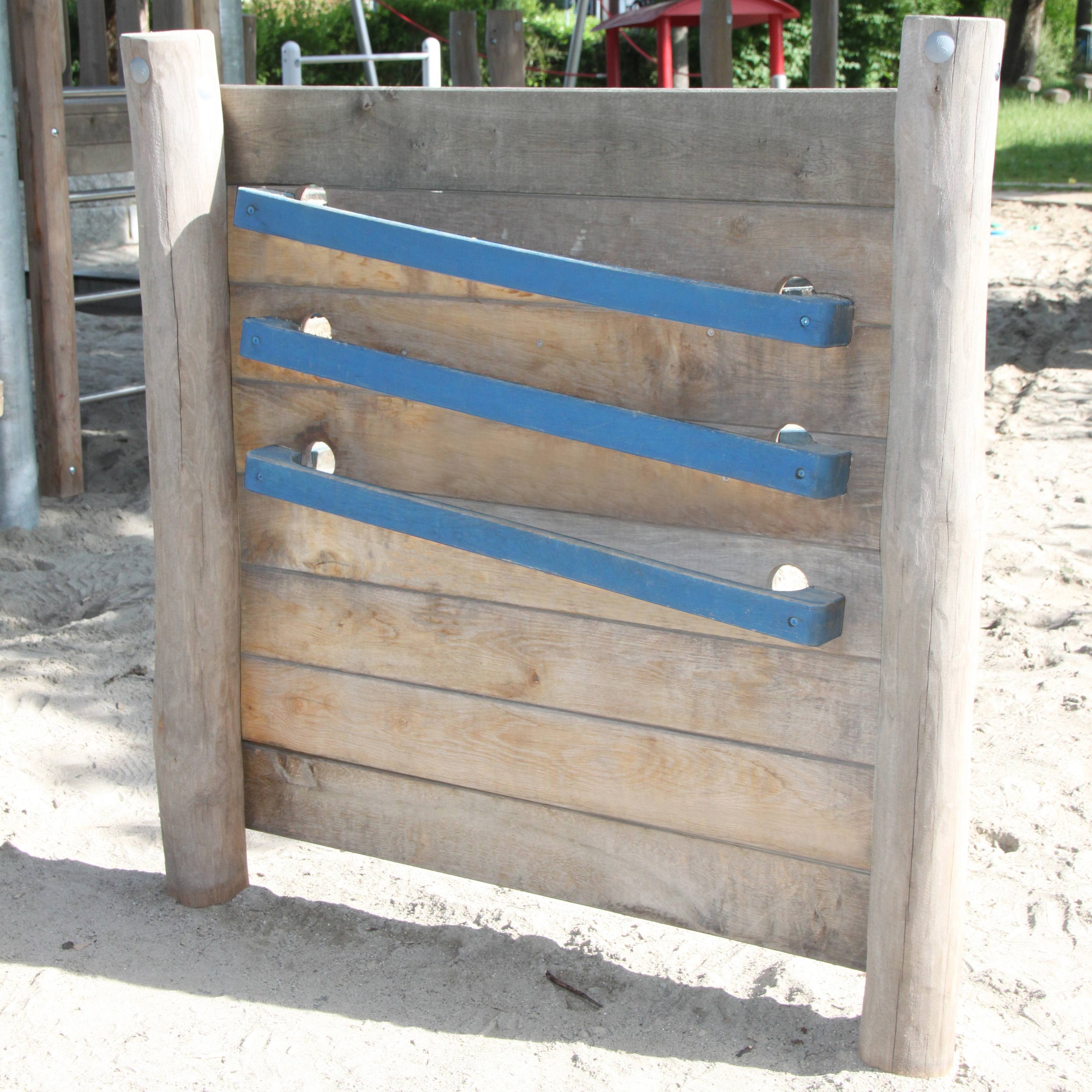 Holzwand mit Murmelbahn Ansicht 4