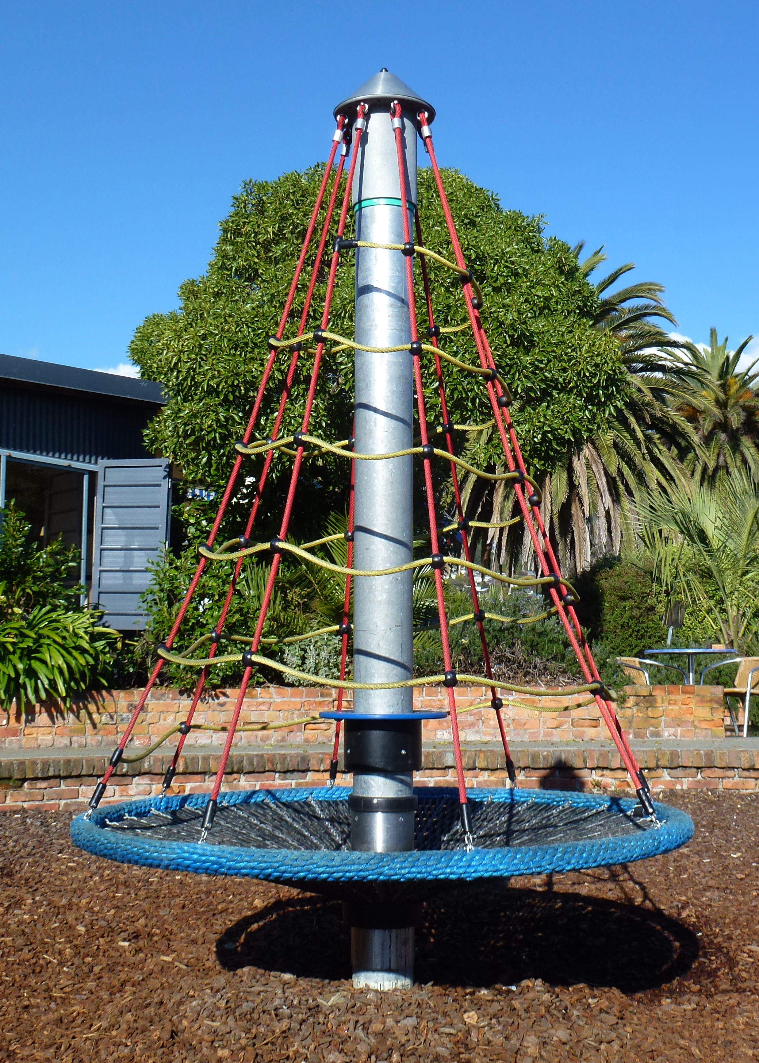 Drehbarer Kletterturm S mit Nest -