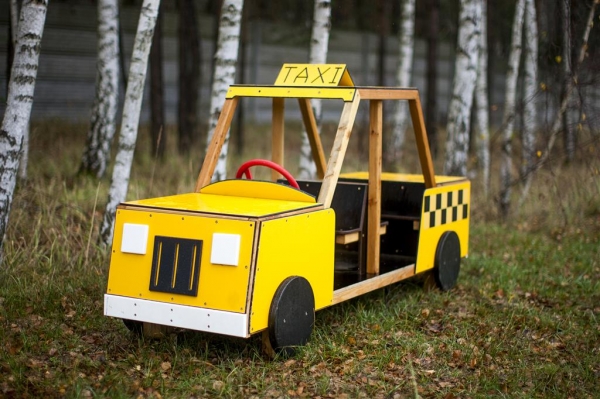 Taxi Spielhaus Ansicht 3