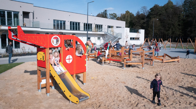 Helicopter Spielhaus mit Rutsche Ansicht 4