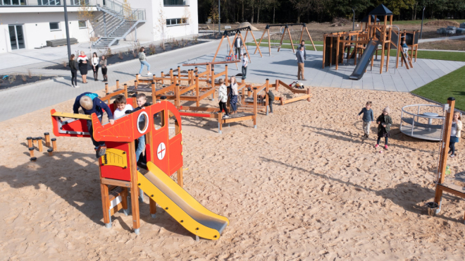 Helicopter Spielhaus mit Rutsche Ansicht 5