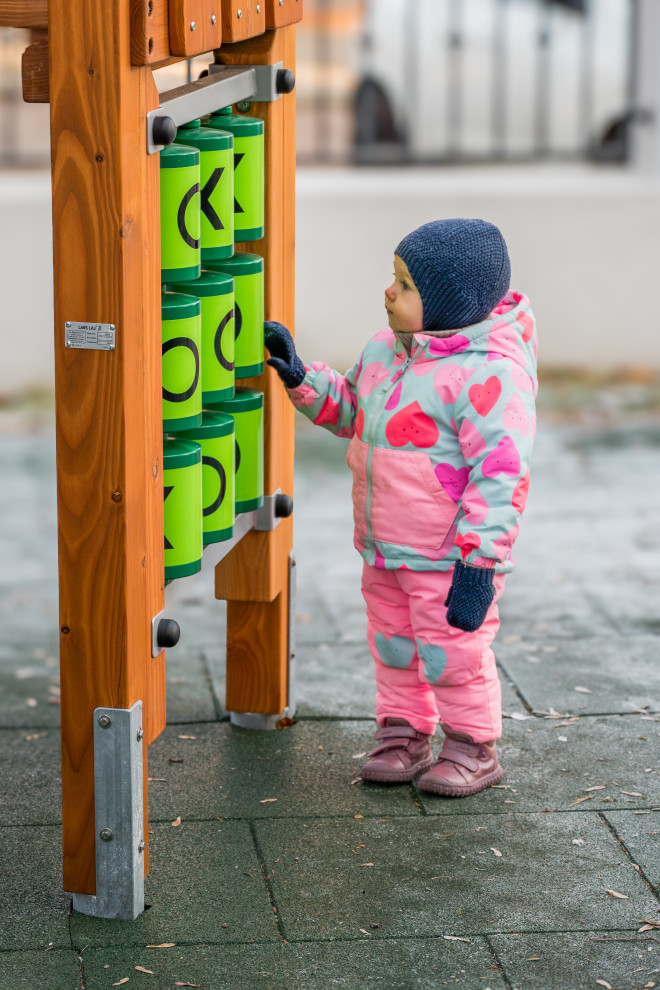 Spielturm mit Rutsche Ansicht 4