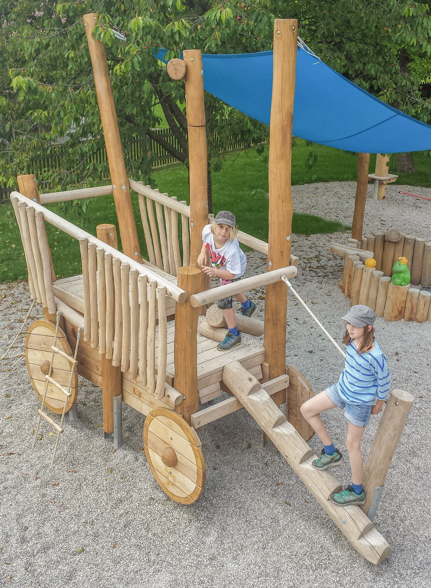 Heuwagen mit Holzrädern Ansicht 4