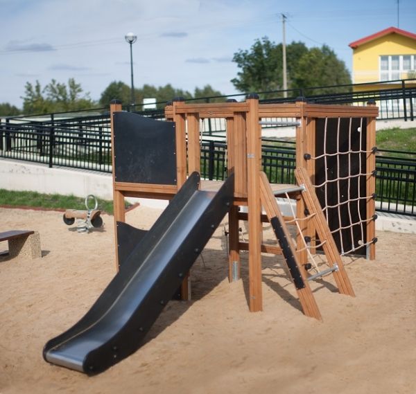 Klettergerüst mit Kletterwand und Rutsche Ansicht 6
