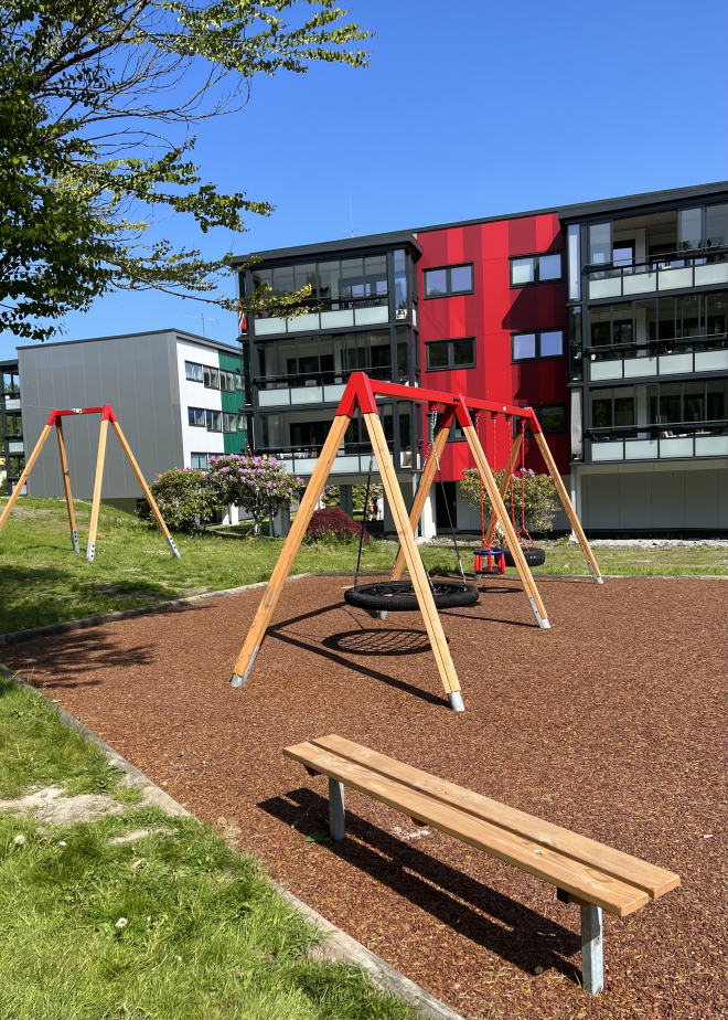 Bank, Stahlbau (Lärchenholz, verzinkt Stahl) Ansicht 6