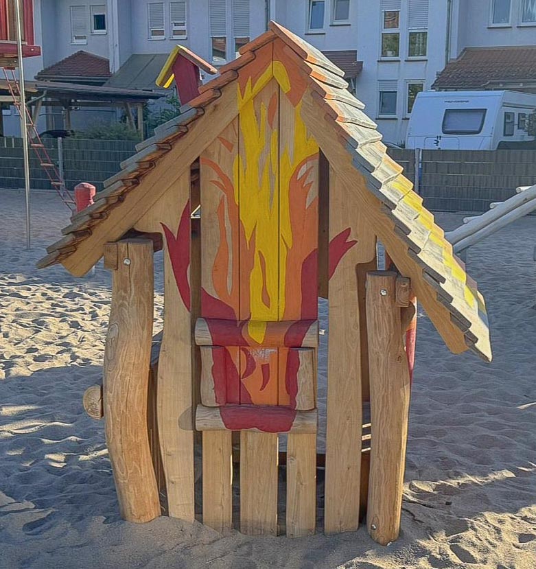 Spielhaus in Flammen Ansicht 5