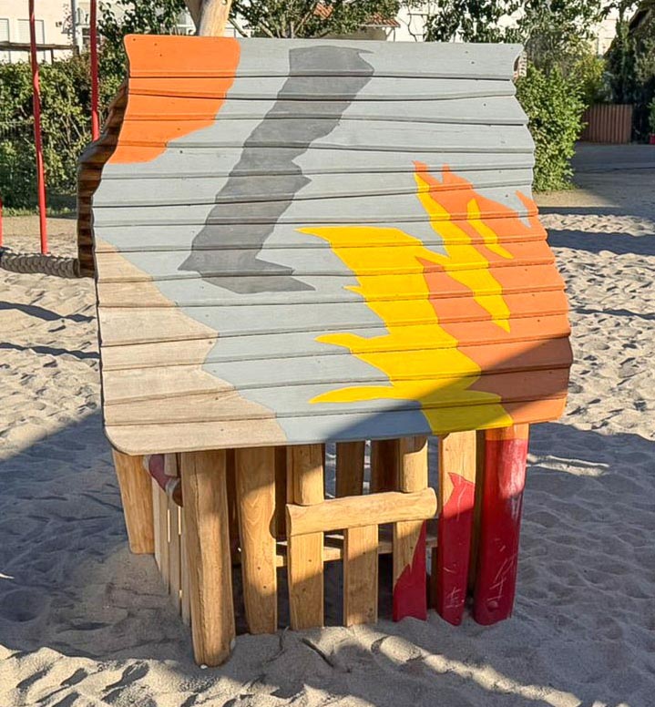 Spielhaus in Flammen Ansicht 6