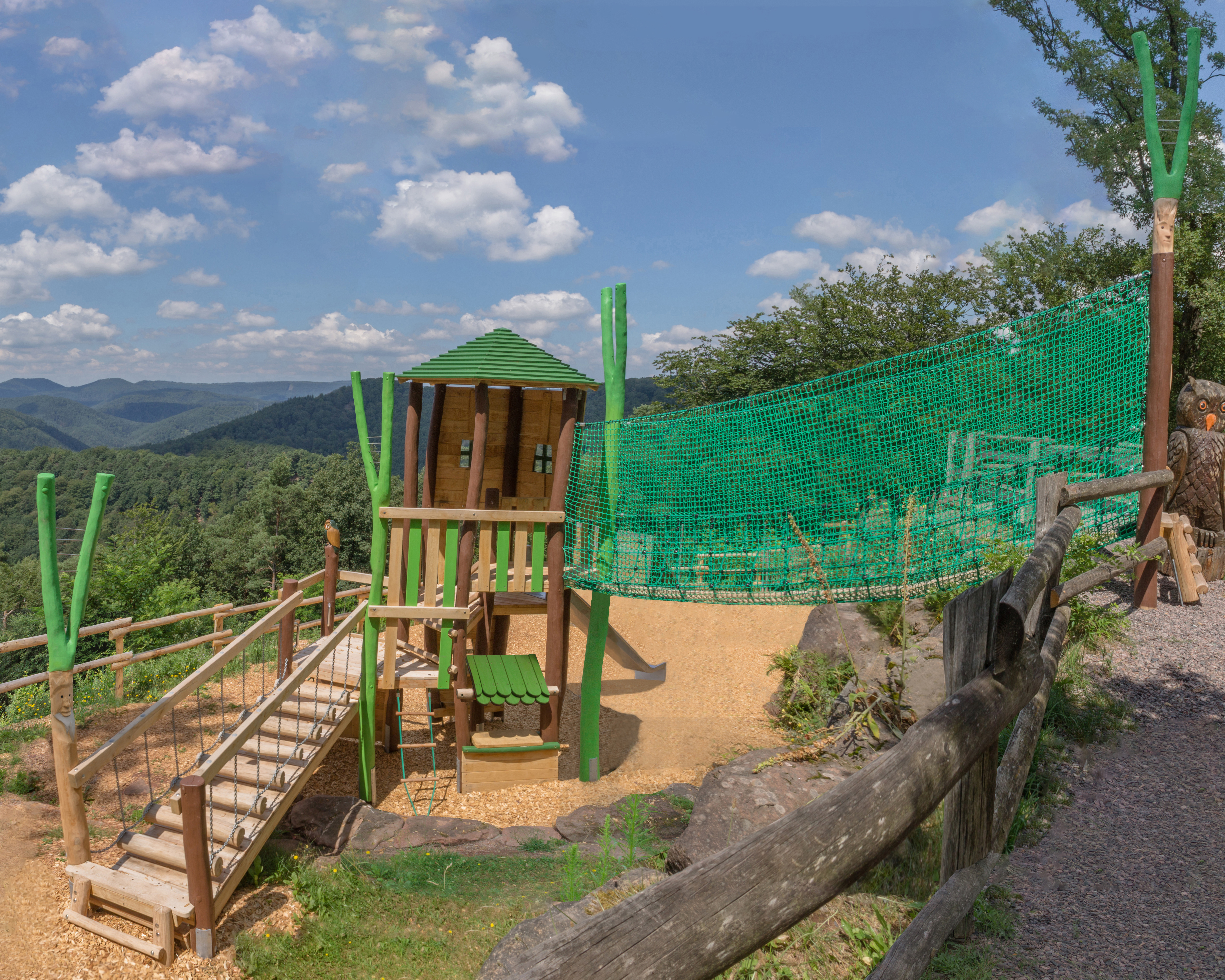 Baumhaus-Spielanlage Jung-Pfalz-Hütte Ansicht 2
