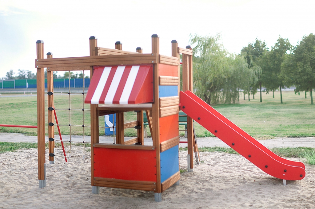 Kramladen Klettergerüst mit Rutsche Ansicht 3