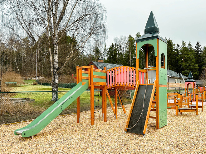 Alcazar Spielturm mit Rutsche Ansicht 4
