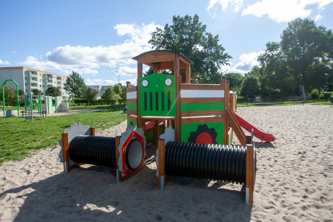 Harvester Spielanlage mit Rutsche Ansicht 3
