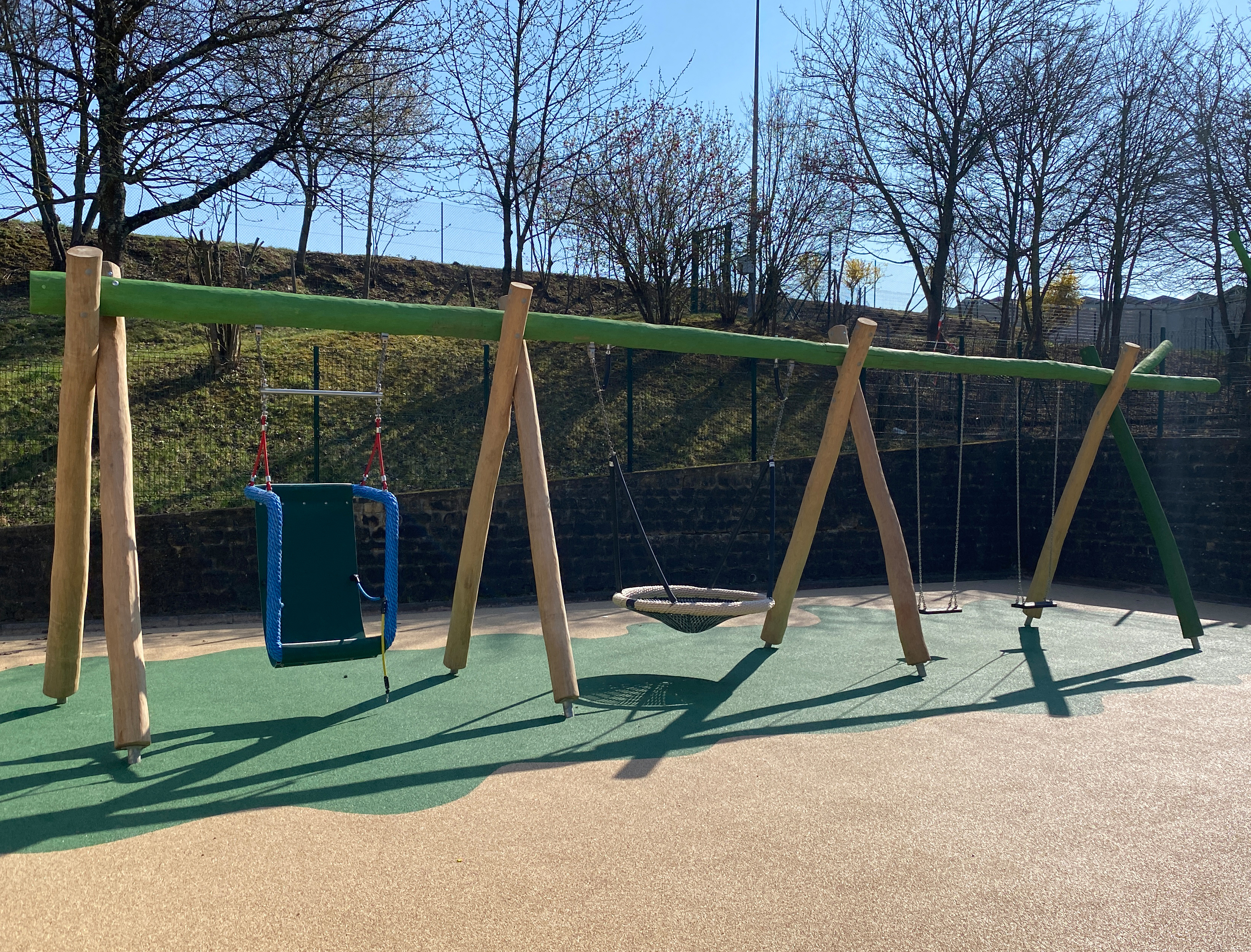 Integrative Schaukelkombination Bech