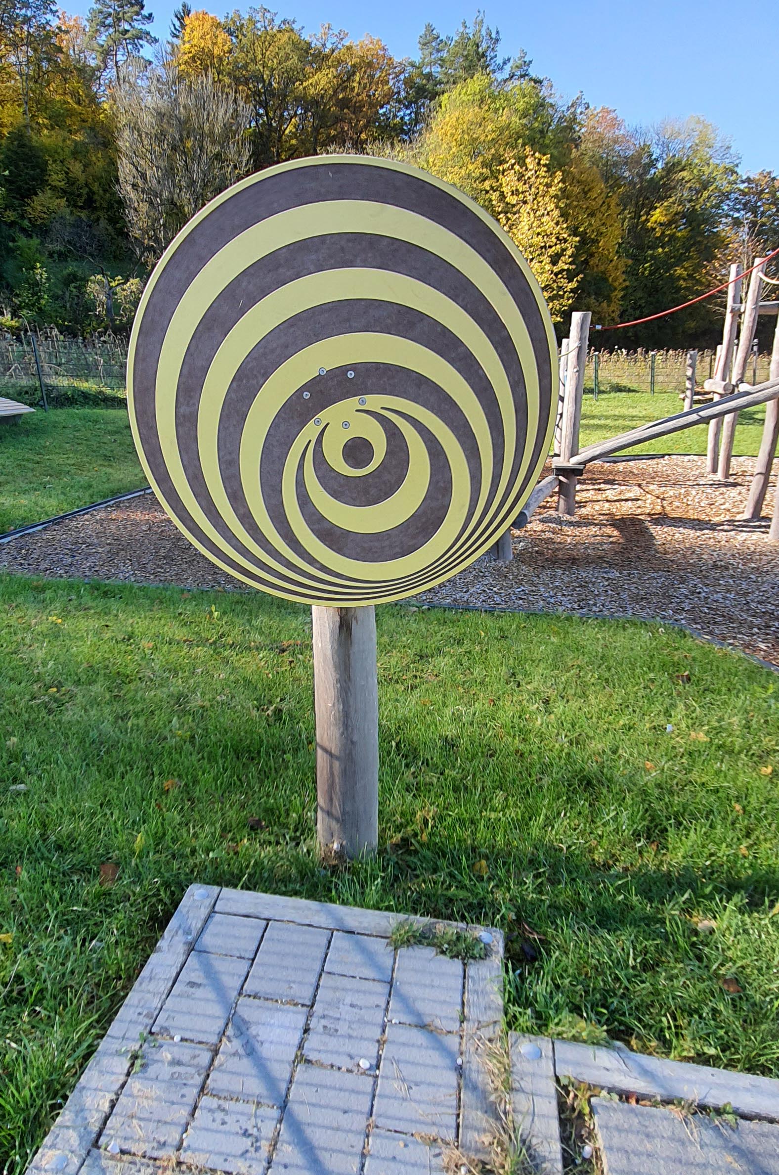 Drehspiel HPL Ø100cm, Kegel, mit 1 Pfosten Ansicht 2