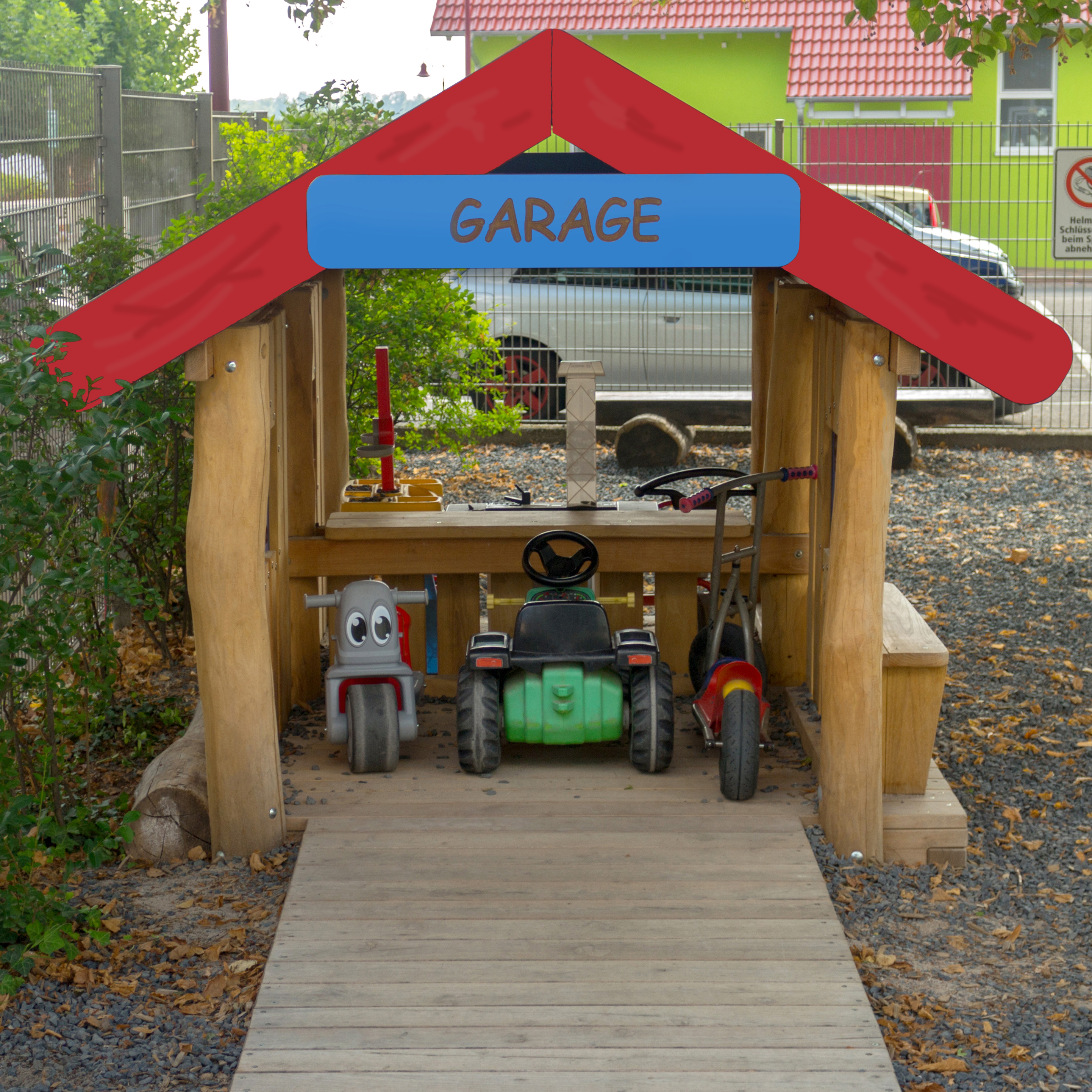 Spielhaus Garage Ansicht 4