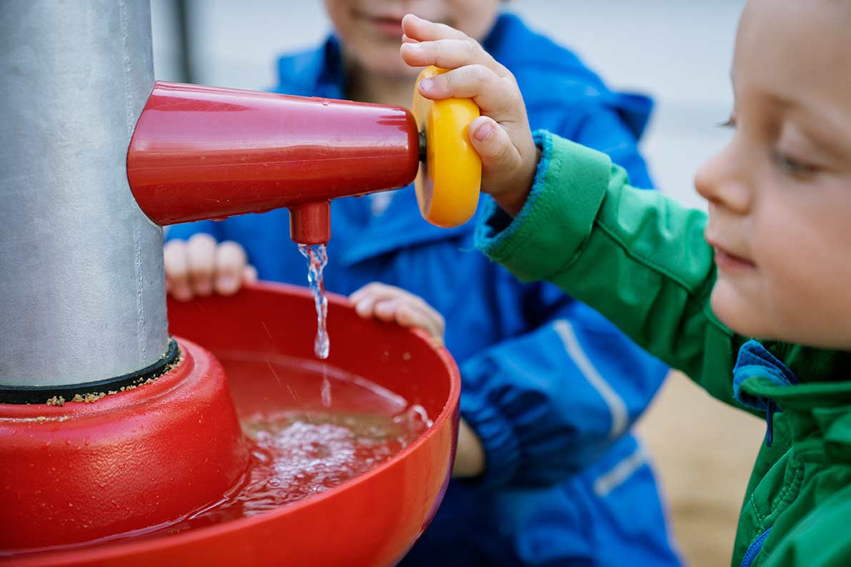 KOMPAN Wasserfall mit Sandtisch, KOMPAN