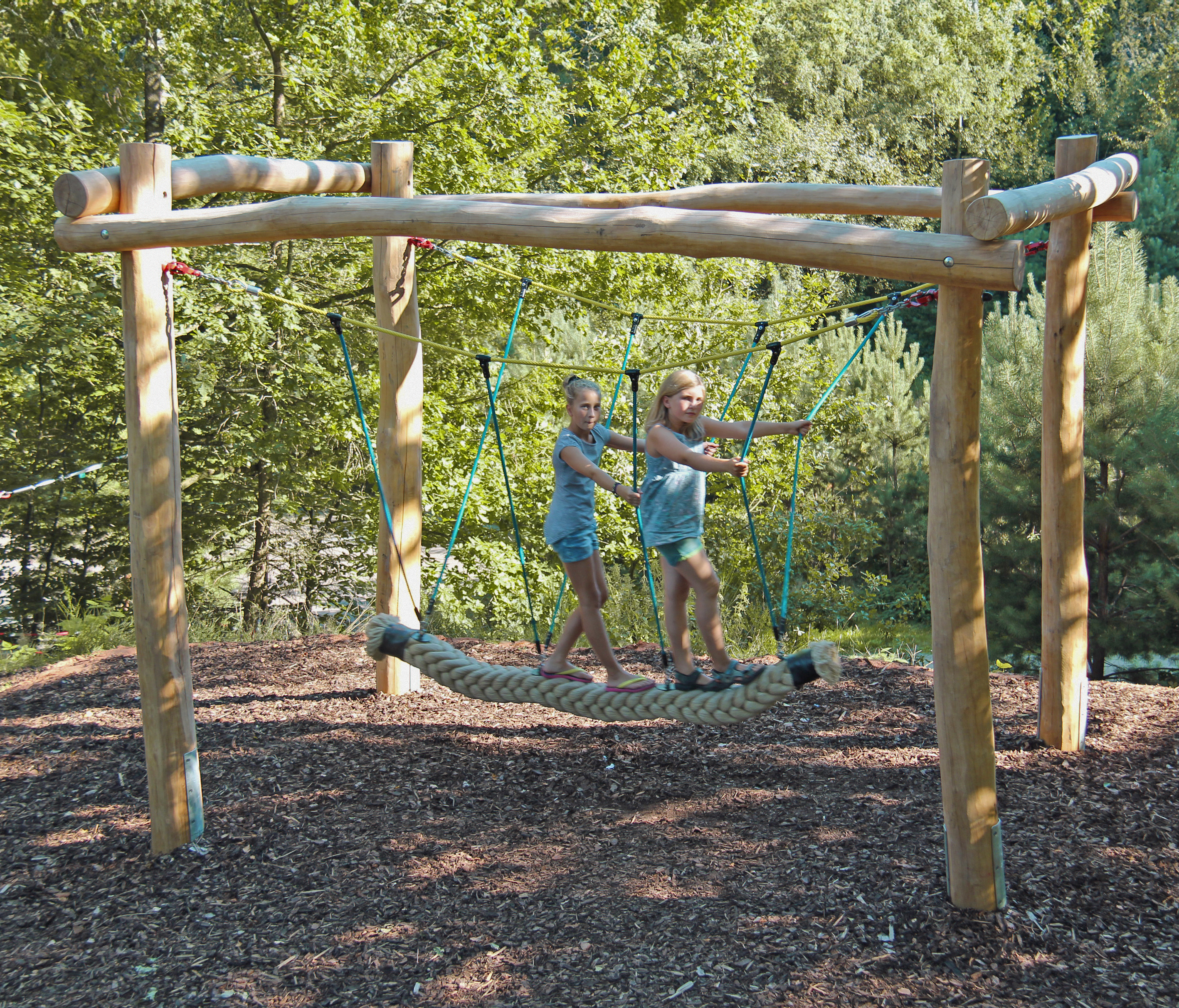 Raupenschwinger 3-sitzig mit Rundholzkranz