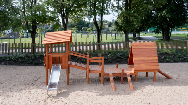 Galapagos Spielhaus mit Spielturm und Rutsche Ansicht 5