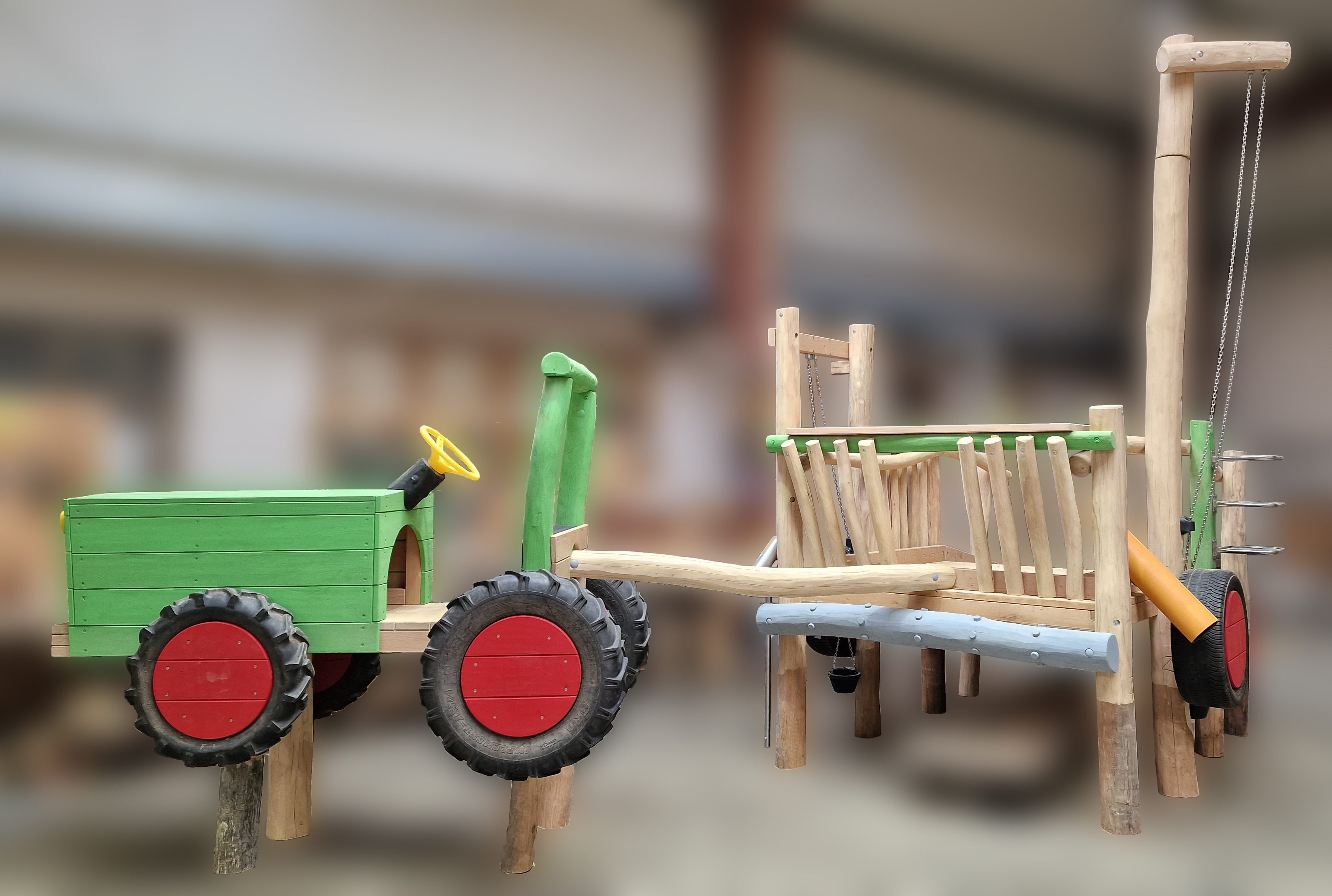Kleiner Traktor mit Sandspielanhänger