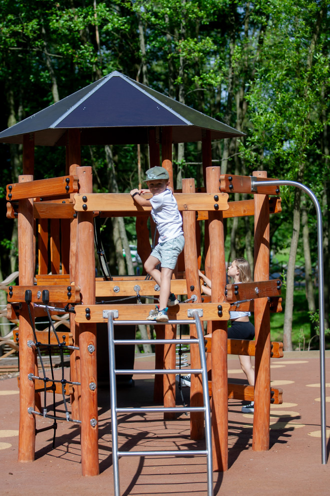 Meru Kletterturm mit Rutsche Ansicht 5
