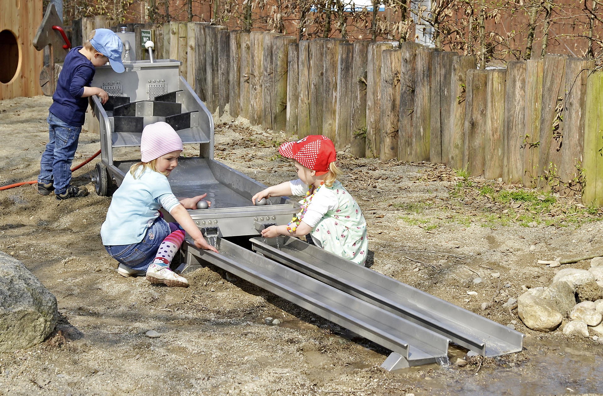 Mobiler Wasserspielplatz Ansicht 3