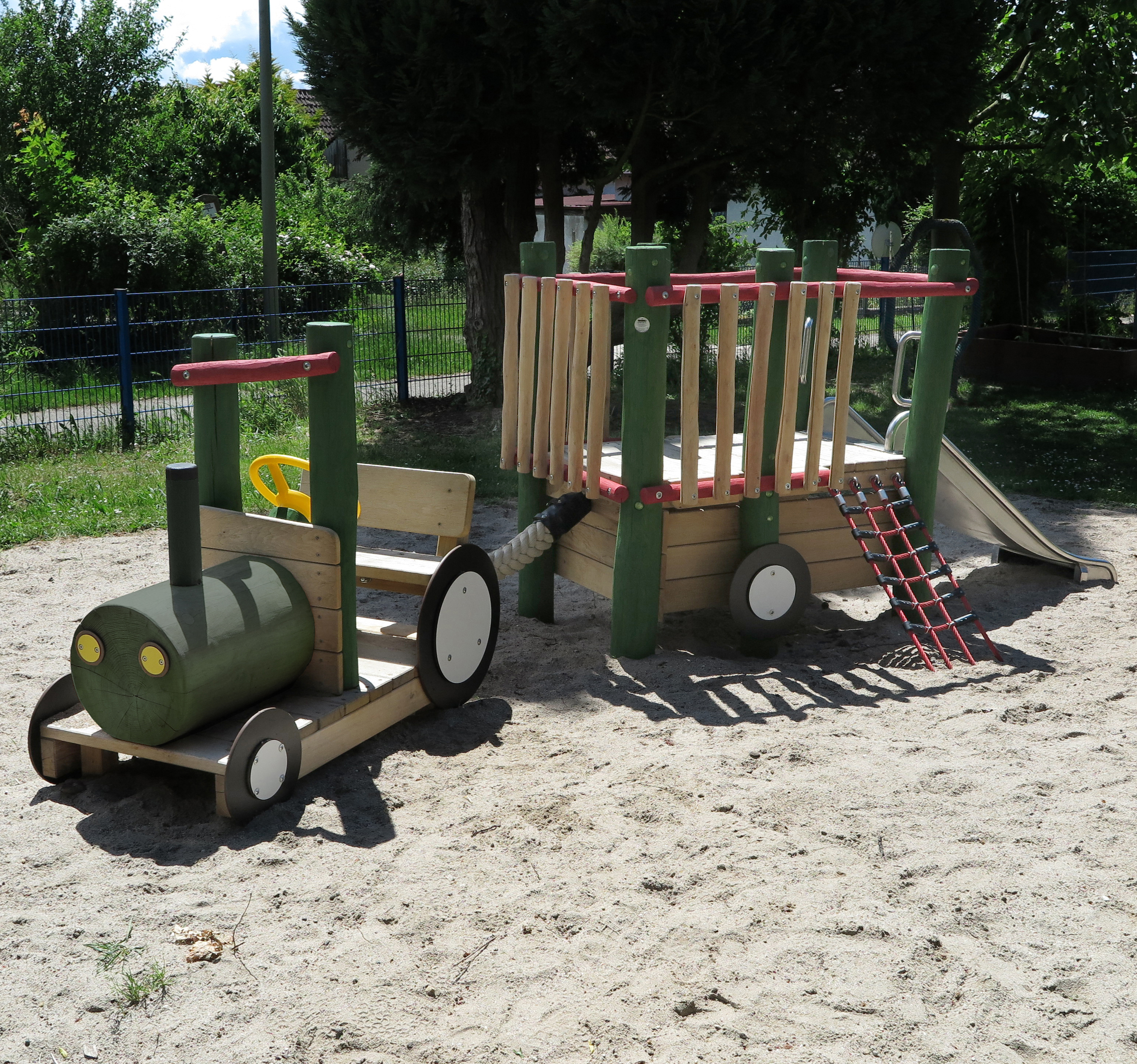Mini-Traktor mit Anhänger