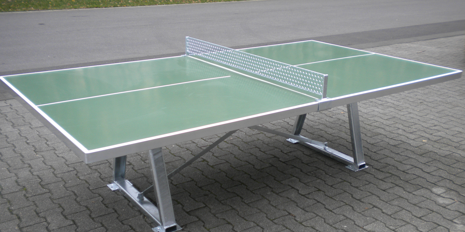 Tischtennisplatte 2008, aus Polymerbeton Ansicht 3