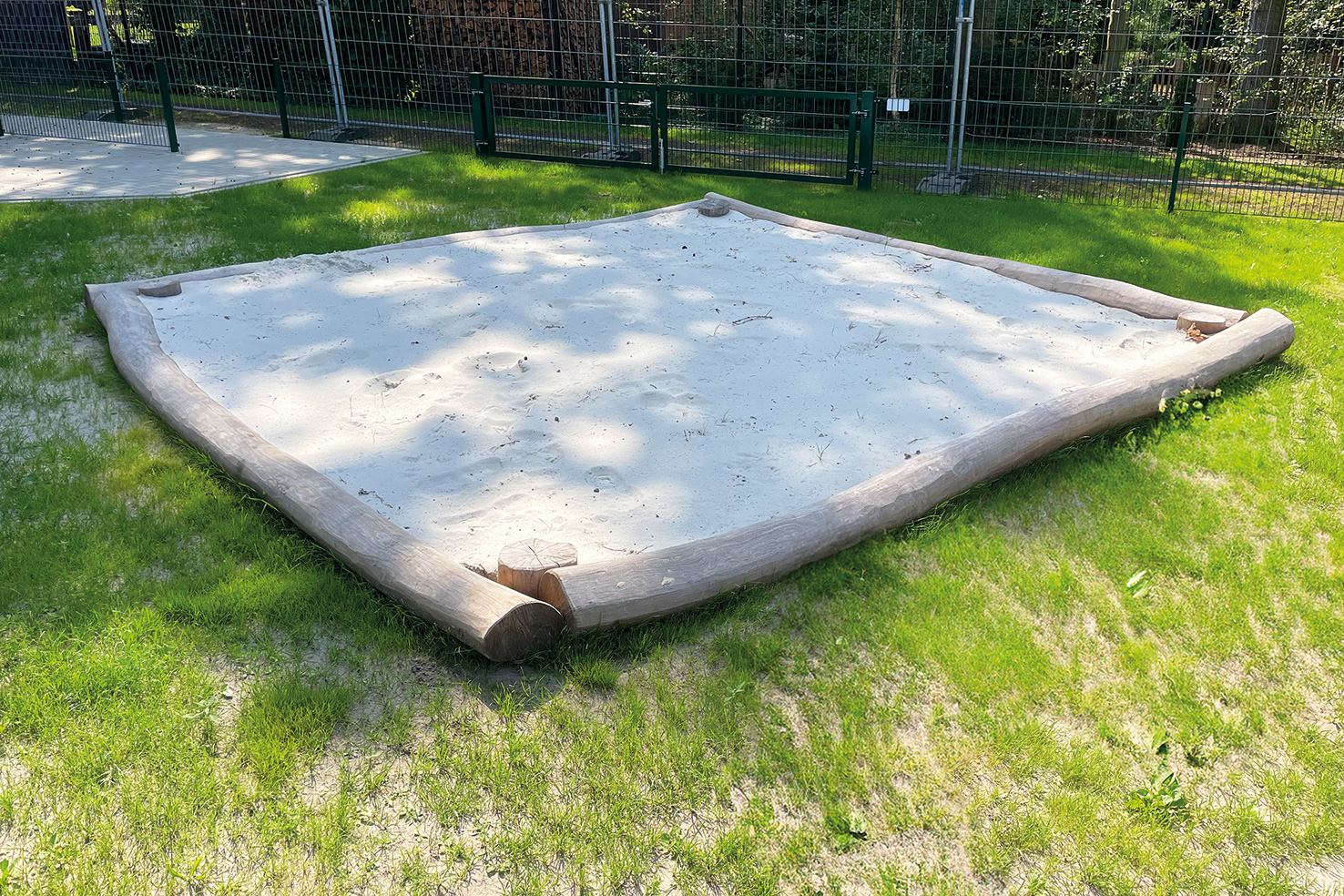 Sandkasten 0790, 400 x 400 cm, Robinie Ansicht 3
