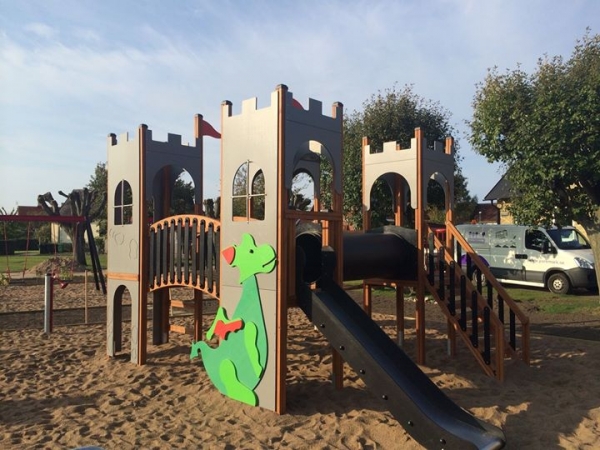 Spieltürme Schloss Camelot mit Rutsche Ansicht 3