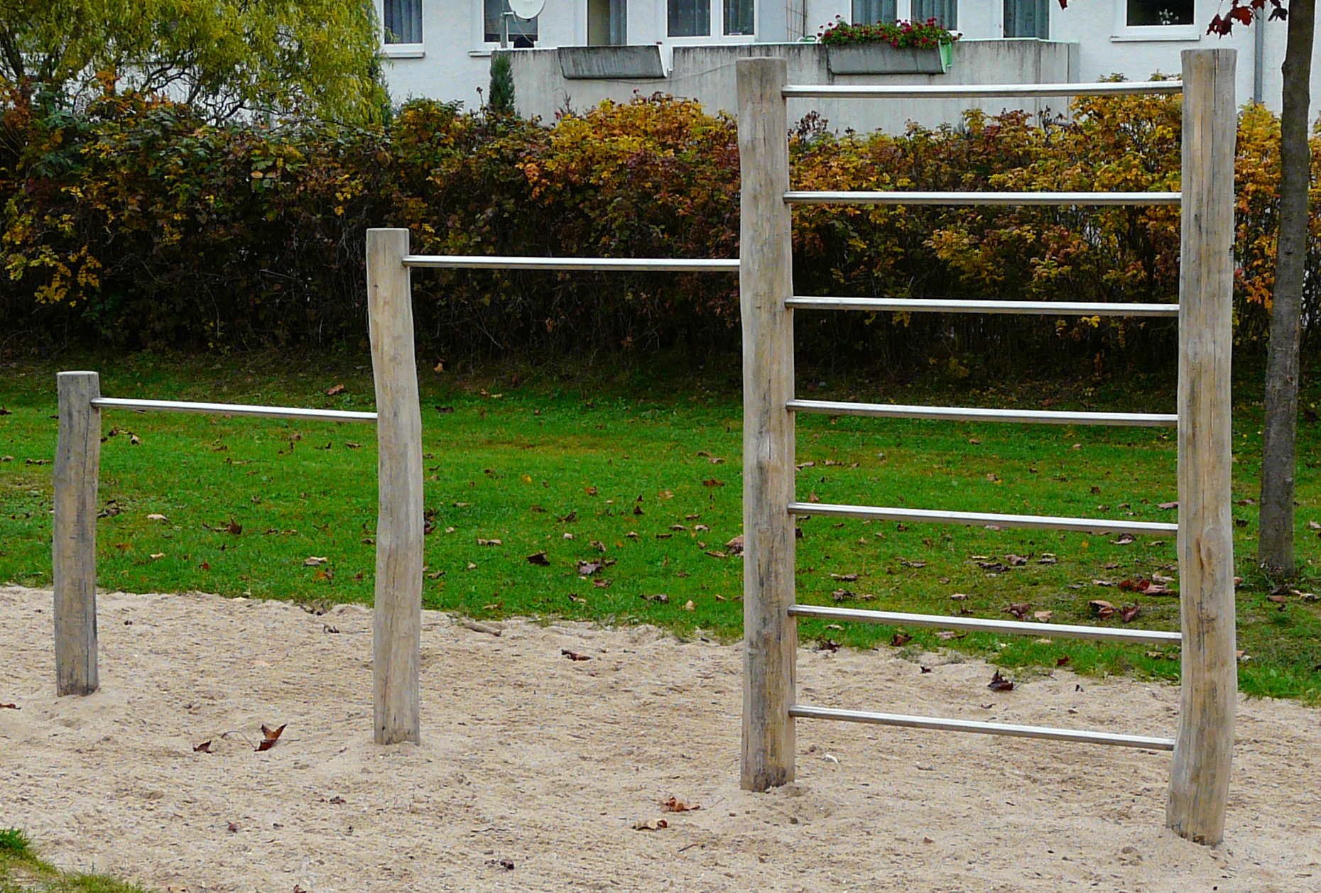 Sprossenwand mit Zweifachreck