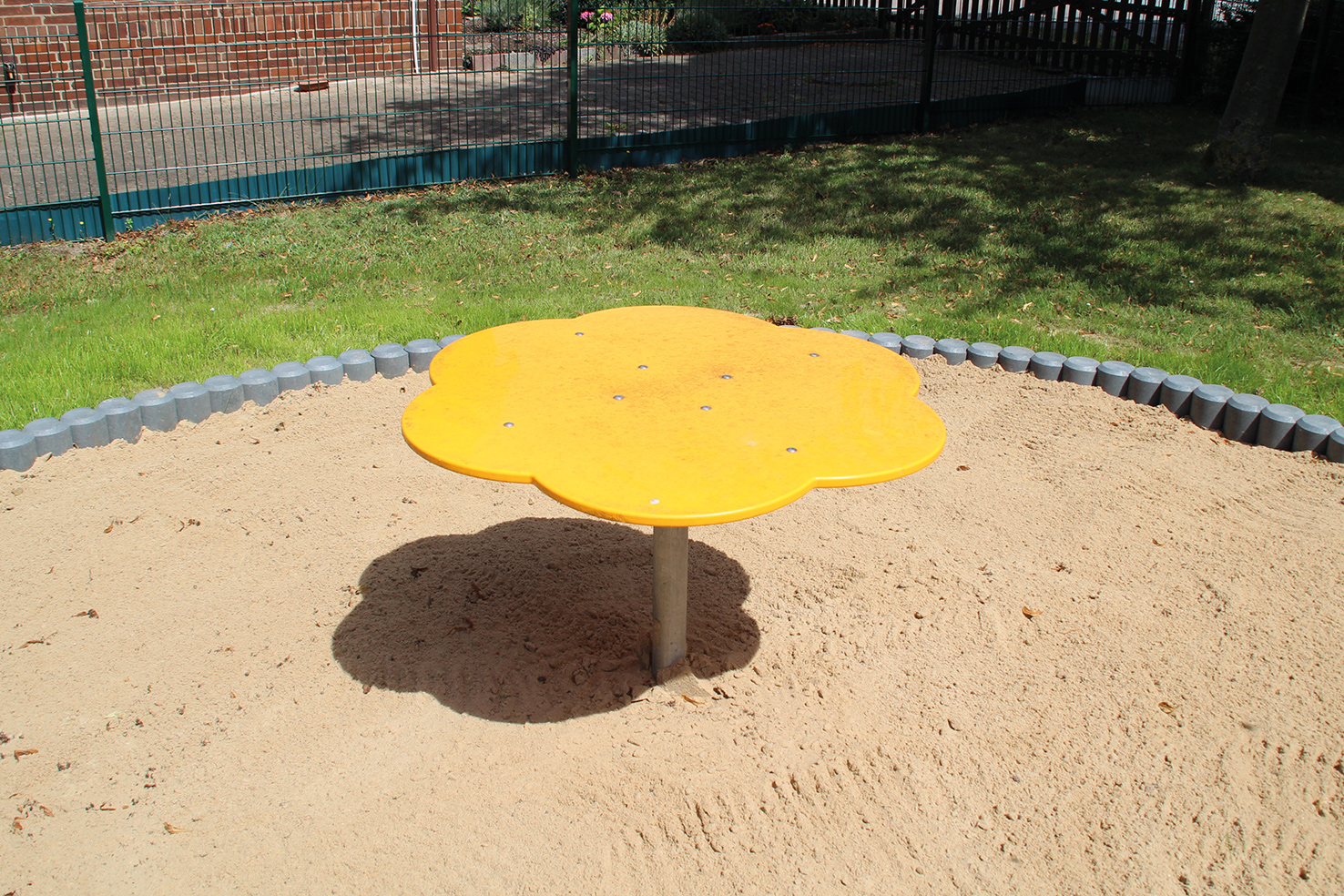 großer Sandspieltisch Blüte 089, Ø 90 cm Ansicht 3