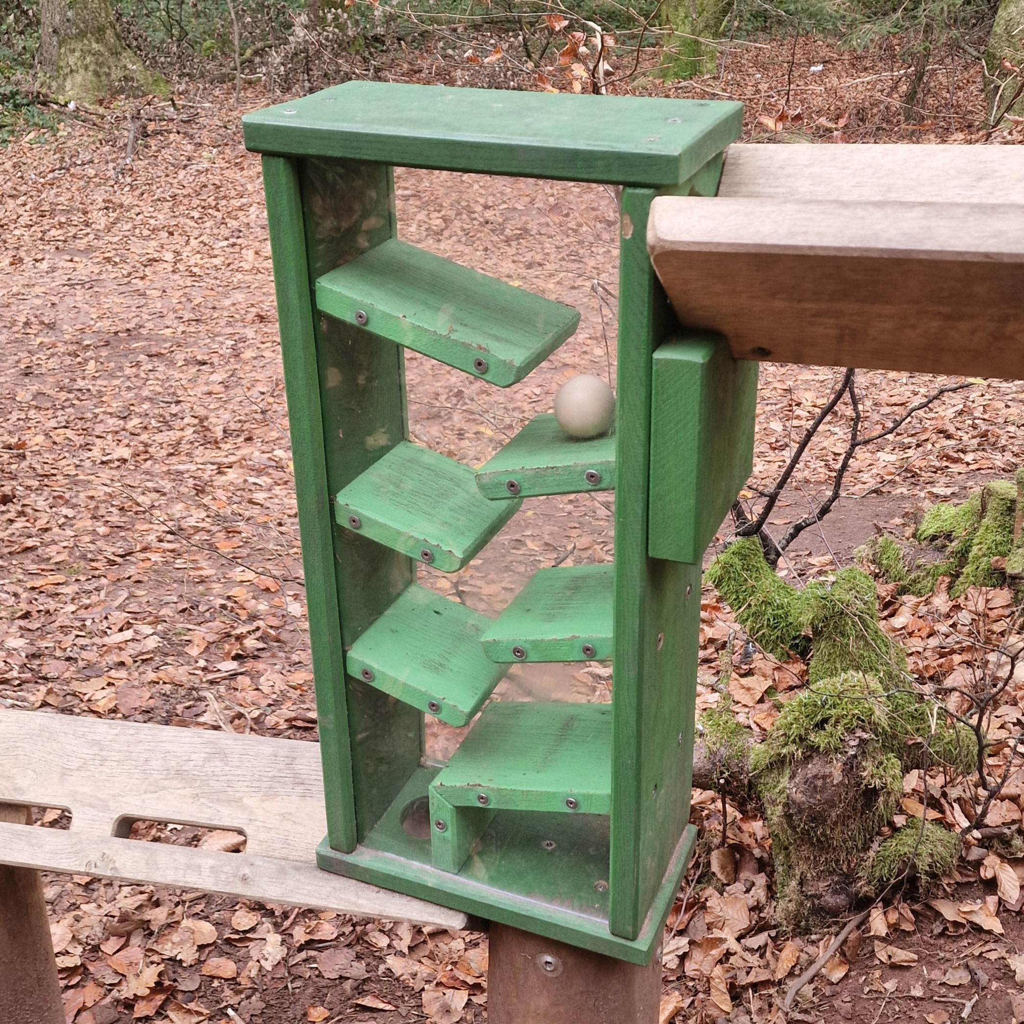 Kugelbahn Treppenkasten mit Zick-Zack-Treppe