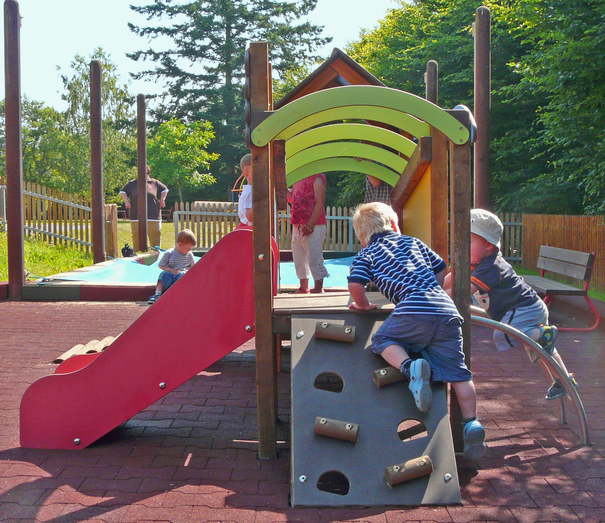 Minispielanlage Arche Noah mit Kriechbrücke Ansicht 5
