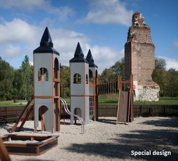 Kleine Schloßbrücke Spielturm mit Rutsche Ansicht 4