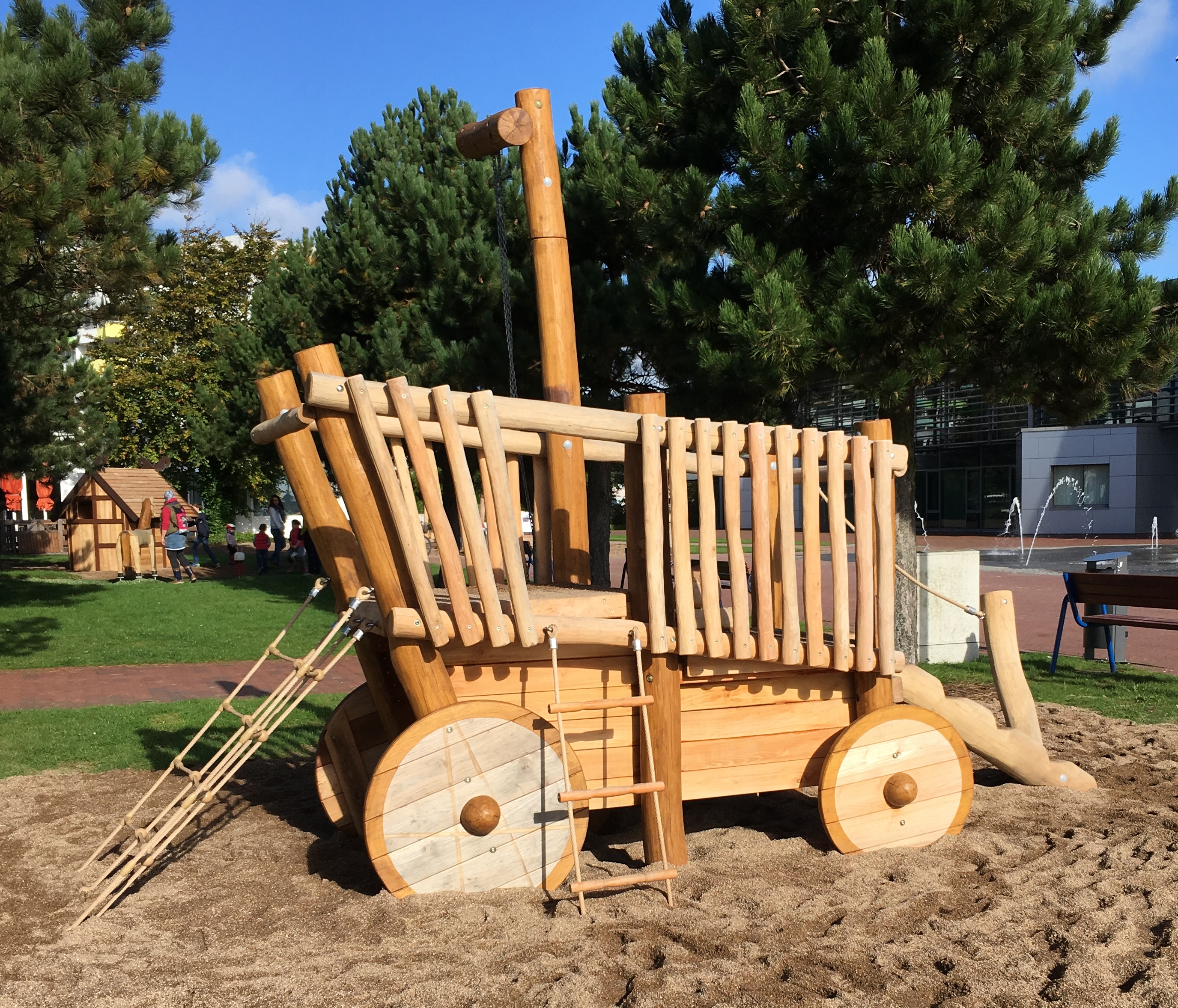 Heuwagen mit Holzrädern Ansicht 2