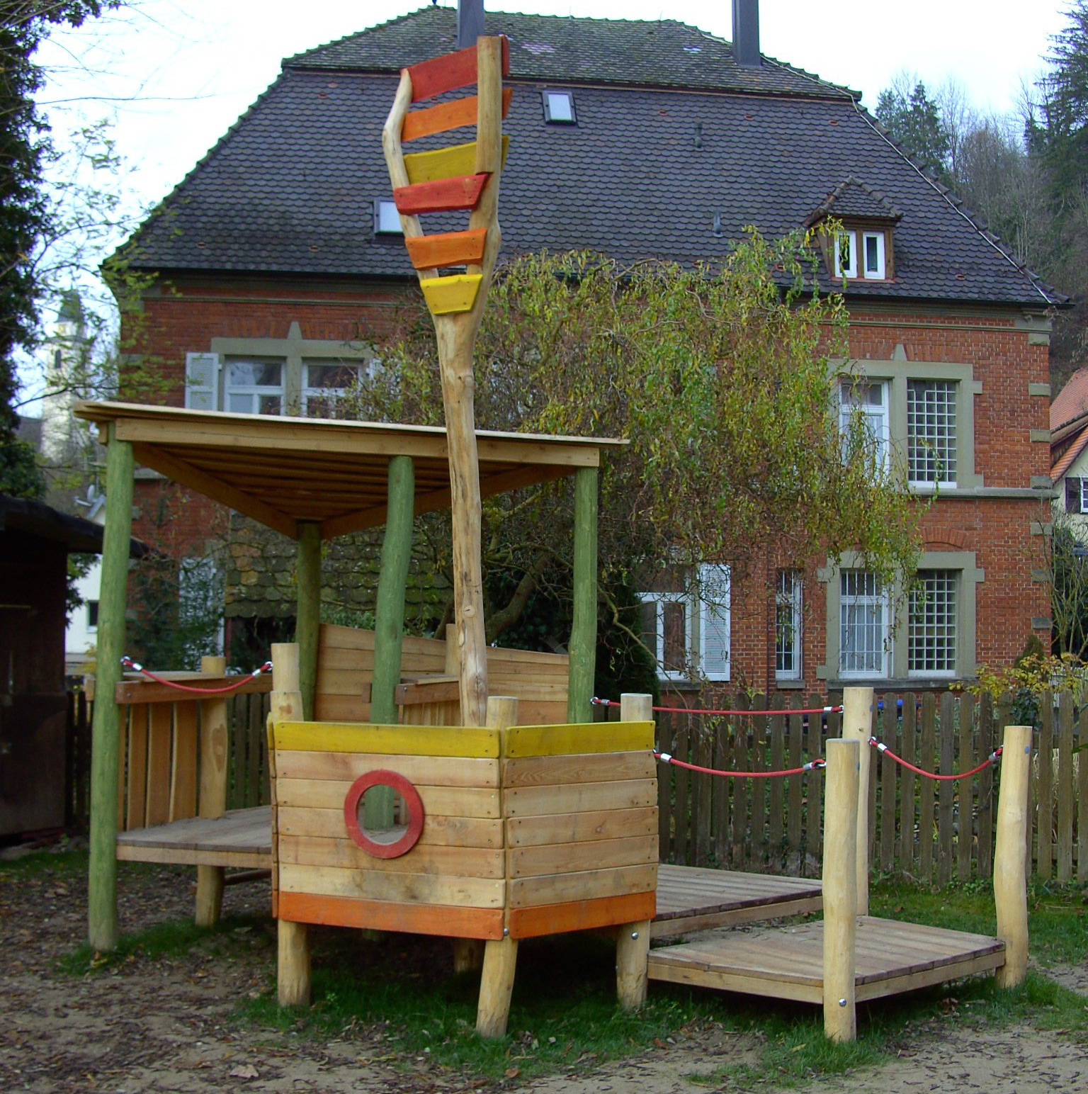 Minispielanlage Piratenboot Ansicht 2