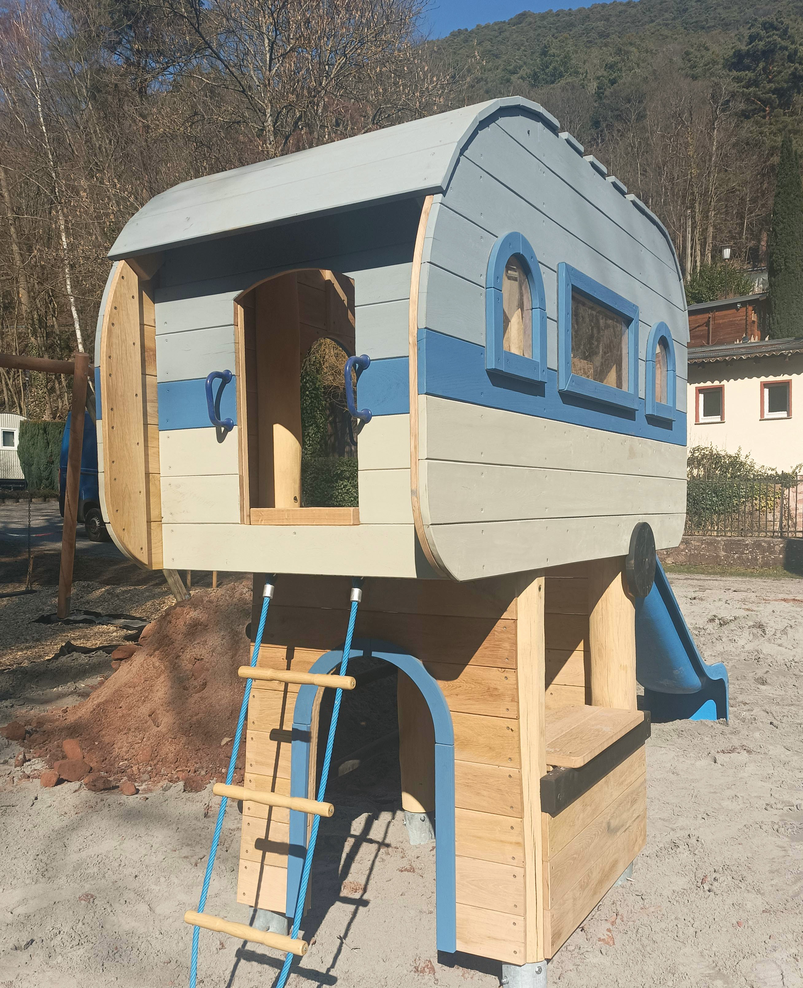 Spielanlage Wohnwagen Ansicht 5