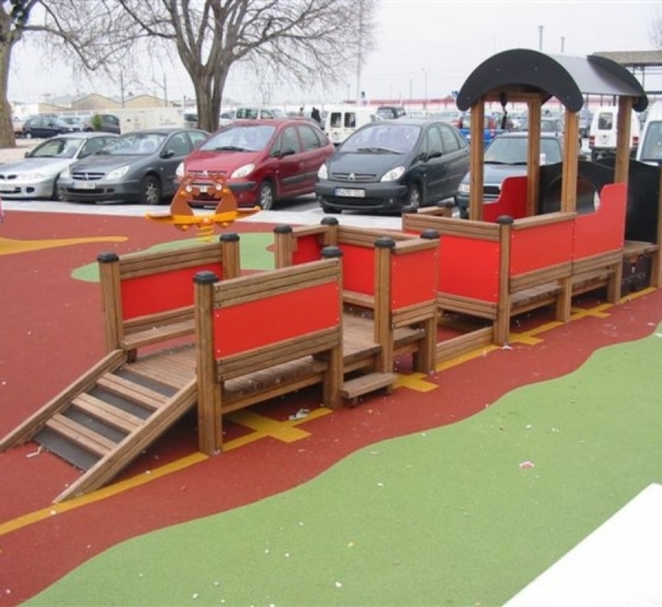 Lokomotive Spielhaus mit Waggon Ansicht 3