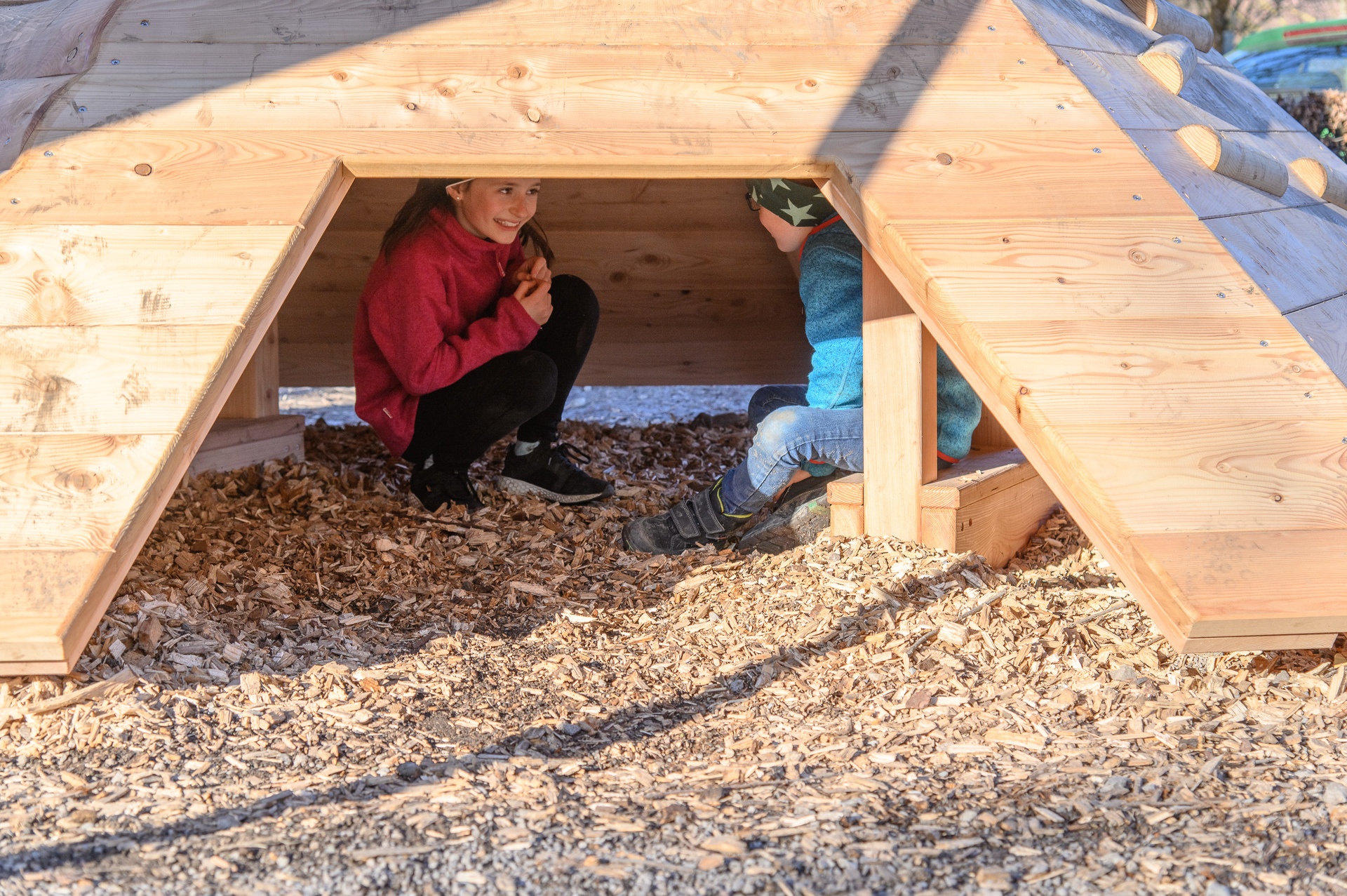Kleiner Berg mit Höhle Ansicht 3