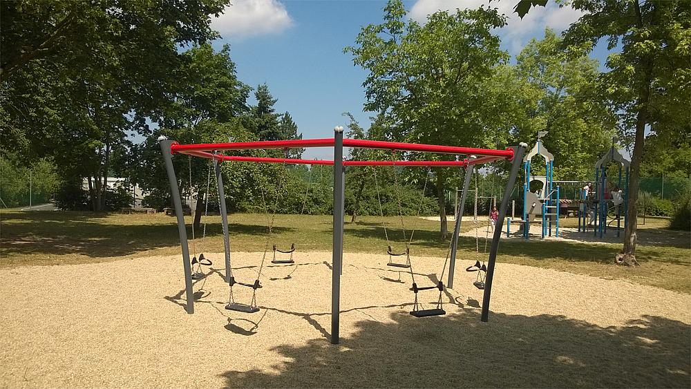 Sechsfachschaukel mit Sitzen inkl. Rückhaltebügel Ansicht 5