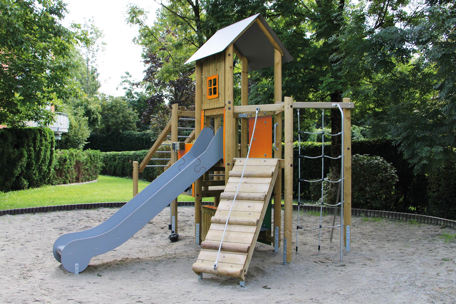 Spielturm Bella 5231 Ansicht 4