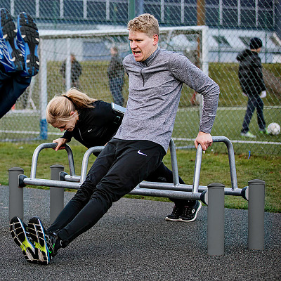 Kompan Outdoor-Fitnessgerät „Dip-Bank“ Ansicht 2