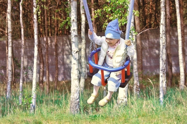 Holzbabyschaukel Ansicht 3