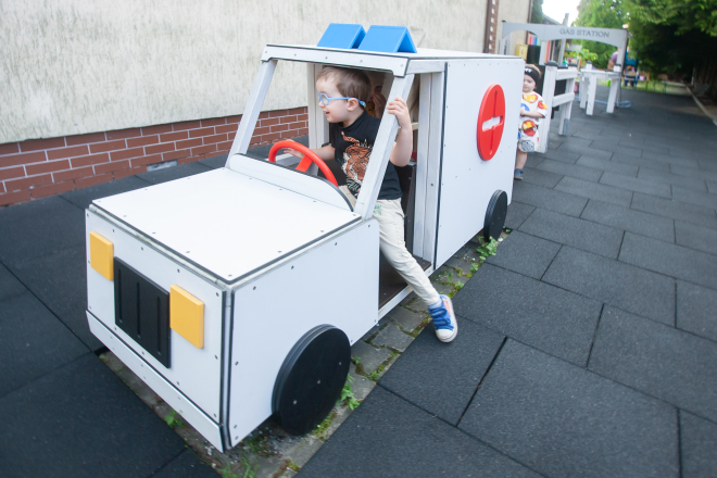 Krankenwagen Spielhaus Ansicht 4