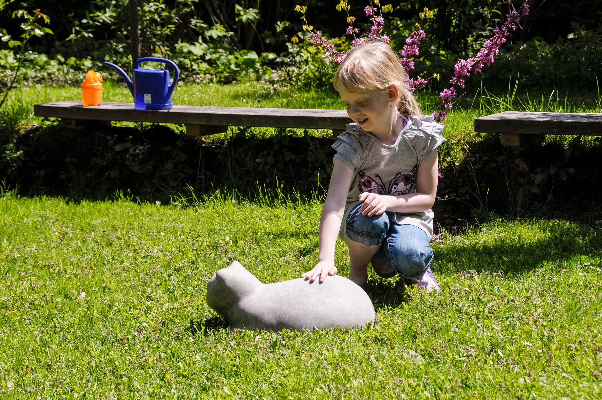 Streichelstein Kleine sitzende Katze Ansicht 3