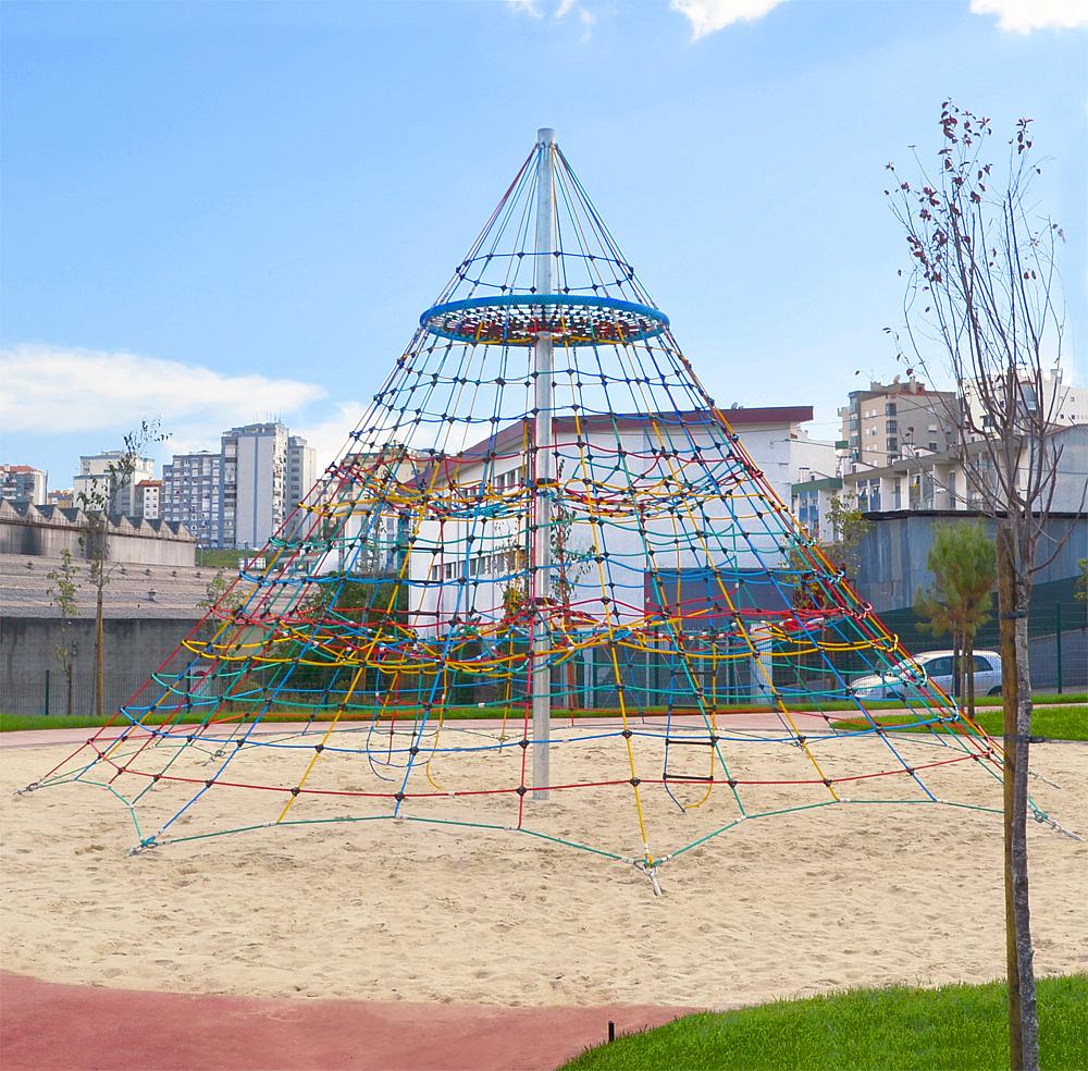 Kletterpyramide 650 Ansicht 1