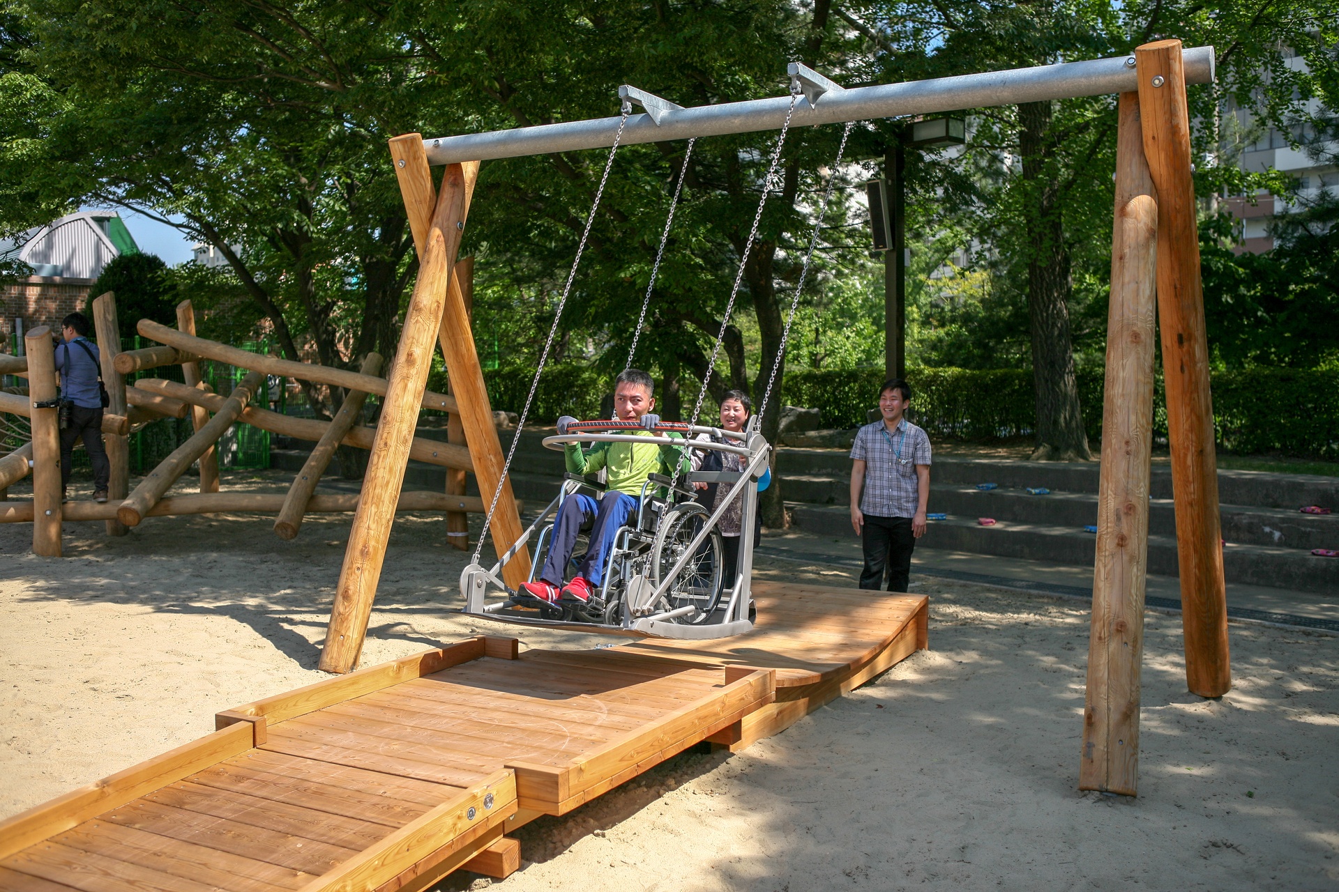 Rollstuhlfahrerschaukel Ansicht 4