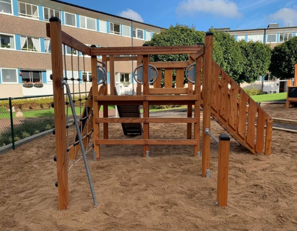 Spielturm mit Rutsche Ansicht 5