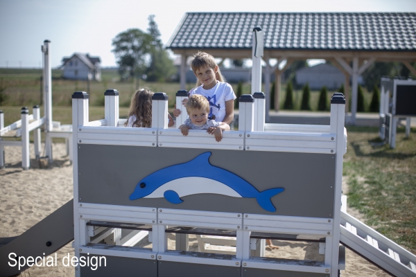Klein Schiff mit Delphin Sandkasten Ansicht 6